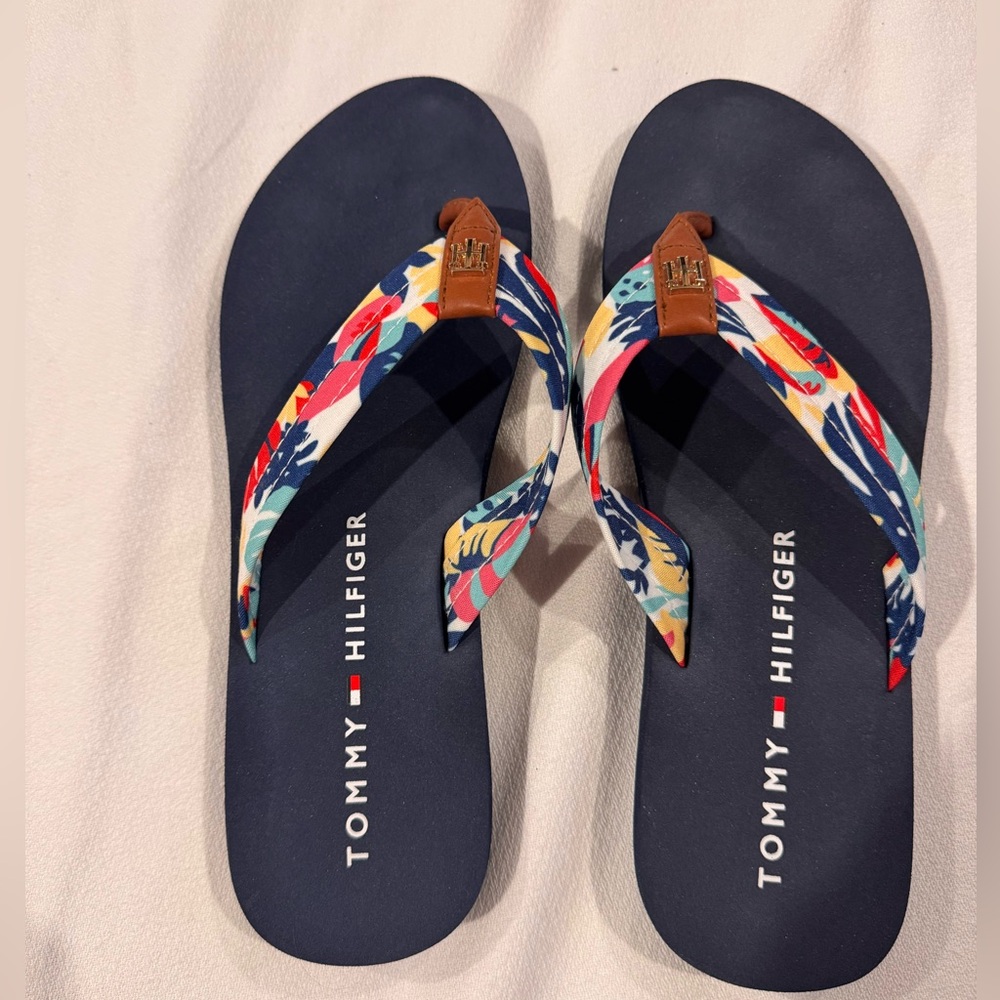 Tommy Hilfiger Floral Flip Flops Size 8